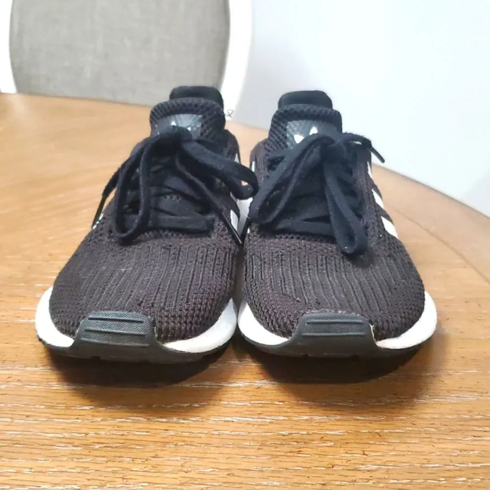 Adidas Lifestyle Cloudfoam Black/White Running Shoe women, Size 6.5